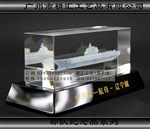 遼寧艦水晶內(nèi)雕禮品，水晶模型紀念品，部隊退伍禮品