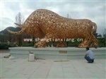 鑄銅雕塑廠家 鏤空牛銅雕塑制作