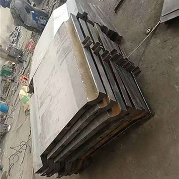 鑫譯德防撞護欄鋼模具價格，混凝土防撞墻模具工藝精良