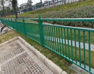 公園綠道防護欄桿定制 佛山花園道路分隔金屬護欄