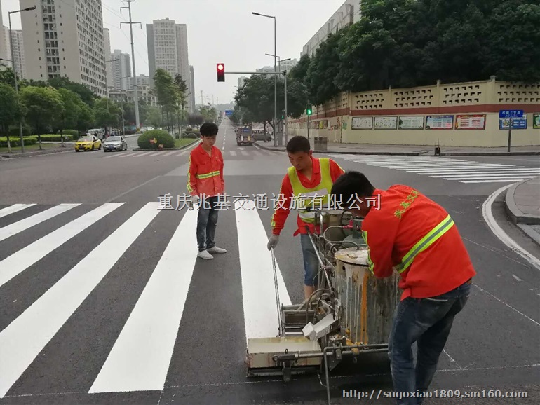 小区马路专业热熔标线 重庆地下停车库划线及设施安装